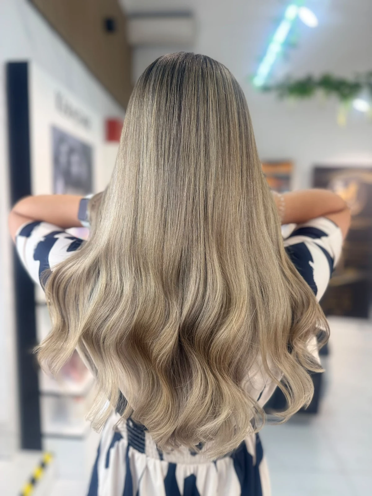 Kühles Ash Blonde Balayage