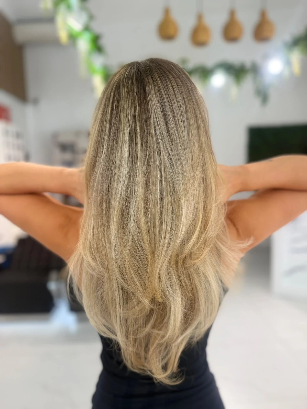 Damenhaarschnitt & Föhnen bei Glow & Glam